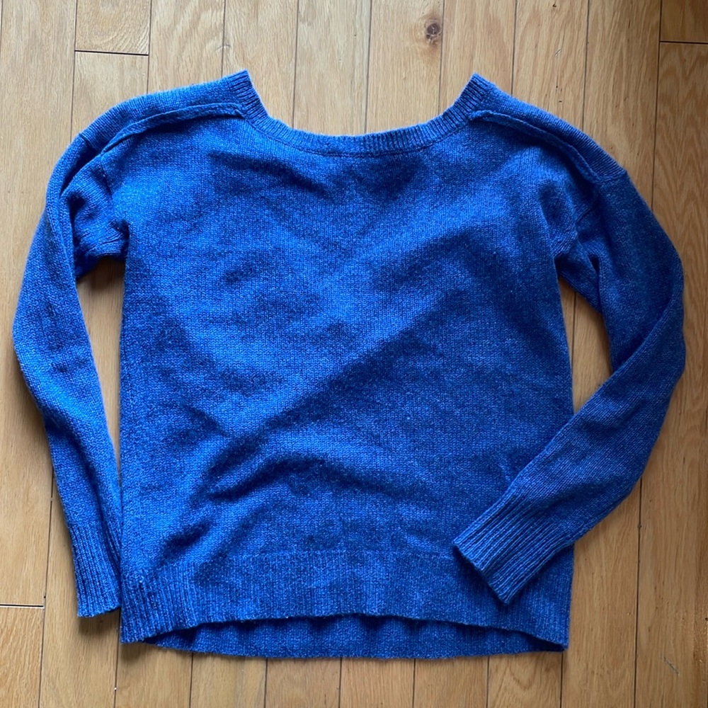360 Cashmere Sweater Size small